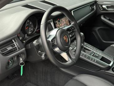 Porsche Macan — photo 10