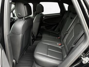 Porsche Macan — photo 11
