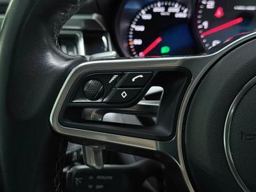 Porsche Macan S — photo 25