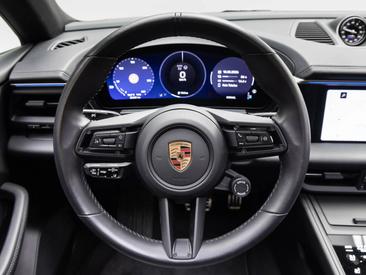 Porsche Macan Electrique 4S — photo 17