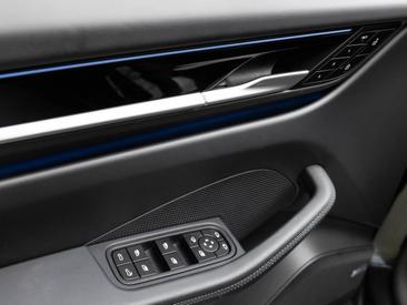 Porsche Macan Electrique 4S — photo 22