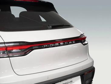 Porsche Macan S — photo 13