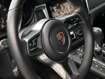 Porsche Macan — photo 20