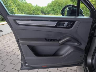 Porsche Cayenne III E-Hybrid Coupé — photo 29