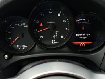 Porsche Macan — photo 21