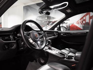 Porsche Macan S — photo 11
