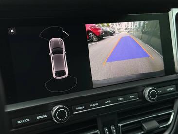 Porsche Macan — photo 23
