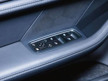 Porsche Taycan ph2 4S — photo 24