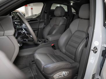 Porsche Macan S — photo 17