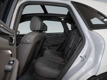 Porsche Macan S — photo 18