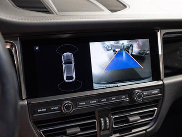 Porsche Macan S — photo 16