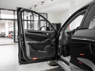 Porsche Macan S — photo 17