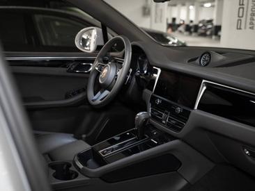 Porsche Macan S — photo 20