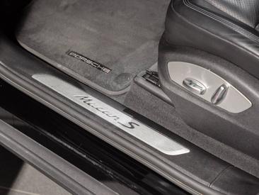 Porsche Macan S — photo 18