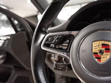 Porsche Macan S — photo 21