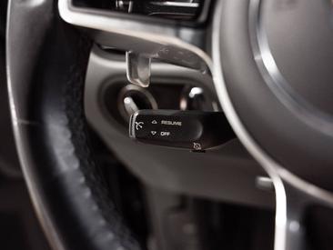 Porsche Macan S — photo 22