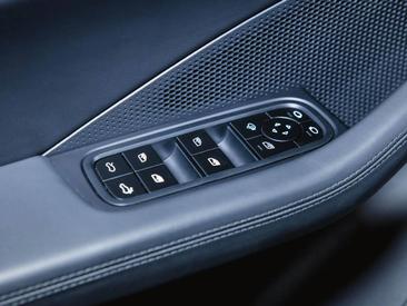 Porsche Macan Electrique 4S — photo 22