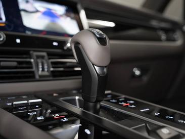 Porsche Macan S — photo 26