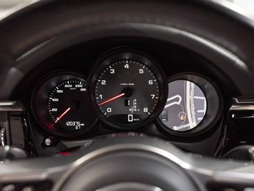 Porsche Macan S — photo 25