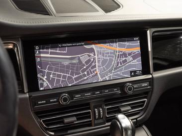 Porsche Macan S — photo 26