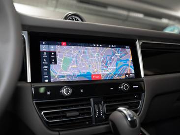 Porsche Macan S — photo 30