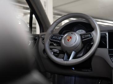 Porsche Macan S — photo 31