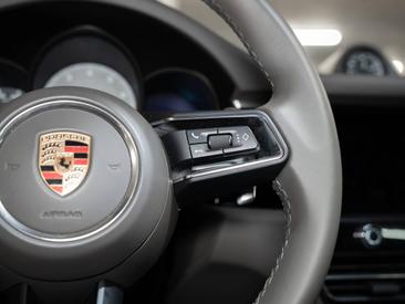 Porsche Macan S — photo 34