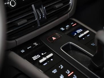 Porsche Macan S — photo 36