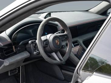 Porsche Taycan ph2 GTS — photo 21