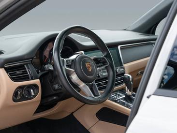 Porsche Macan — photo 14