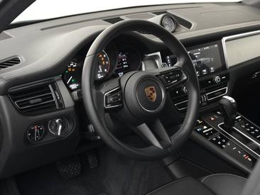 Porsche Macan S — photo 14
