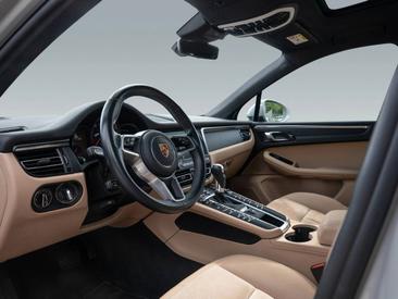 Porsche Macan — photo 17