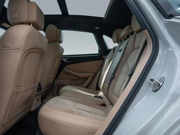 Porsche Macan — photo 18