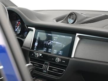 Porsche Macan S — photo 16