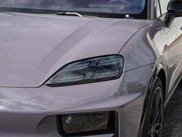 Porsche Macan Electrique Turbo — photo 12