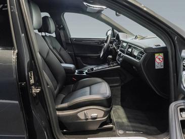 Porsche Macan S — photo 14