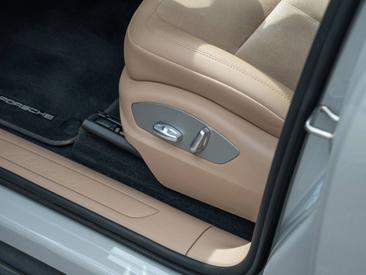 Porsche Macan — photo 21