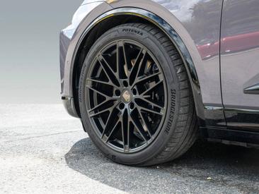 Porsche Macan Electrique Turbo — photo 14