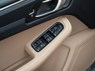 Porsche Macan — photo 22