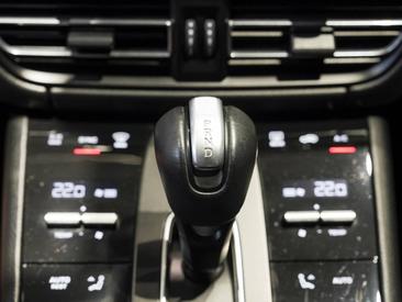 Porsche Macan S — photo 19
