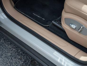 Porsche Macan — photo 23