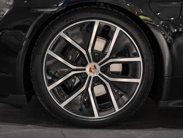 Porsche Taycan ph2 Black Edition — photo 10