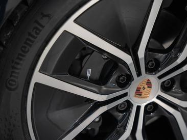 Porsche Taycan ph2 Black Edition — photo 11