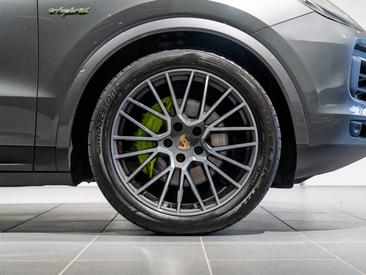 Porsche Cayenne III E-Hybrid Coupé — photo 16