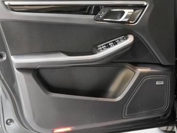 Porsche Macan S — photo 23