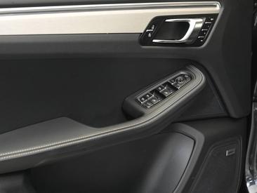 Porsche Macan S — photo 21