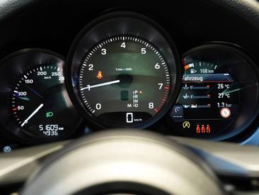 Porsche Macan S — photo 25
