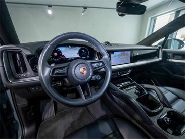 Porsche Cayenne III E-Hybrid Coupé — photo 11