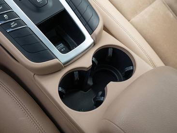 Porsche Macan — photo 29