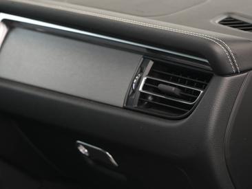 Porsche Macan S — photo 23